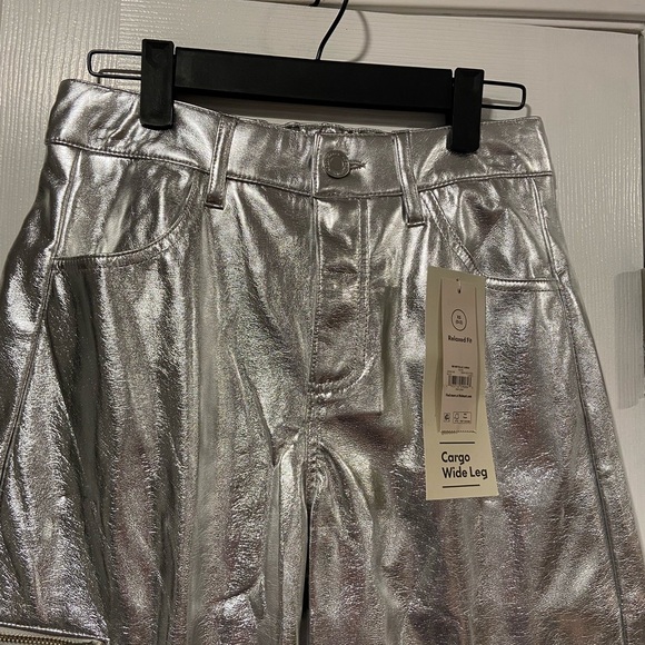 NWT No Boundaries Size XS Silver Metallic Relaxed Fit Wide Leg Cargo Pants - Picture 2 of 11